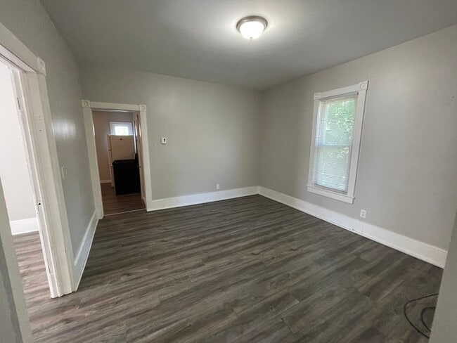 Building Photo - Downtown Sparta Two Bedroom Upper Unit