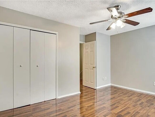 Building Photo - 28 Country Pl Ct