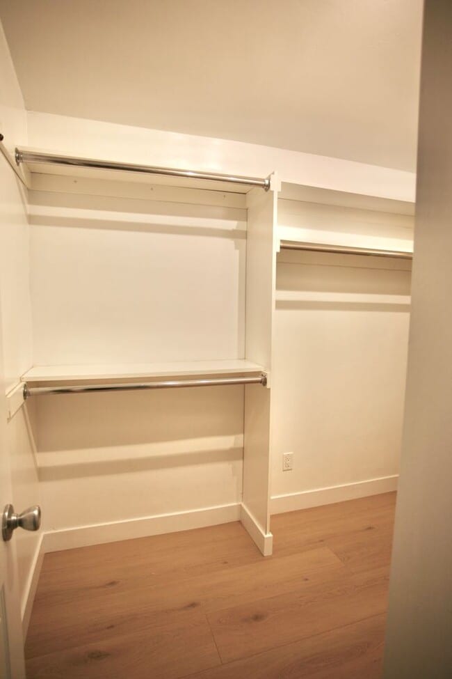Building Photo - 3Br 2Ba Single Story Available Now!