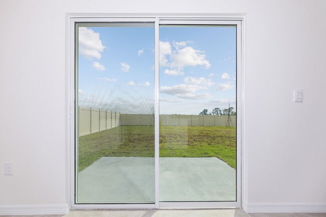 Building Photo - "Spacious 5-Bedroom Retreat with 3 Full Baths in Epperson Lagoon Wesley Chapel – 2,601 Sq. Ft. of...