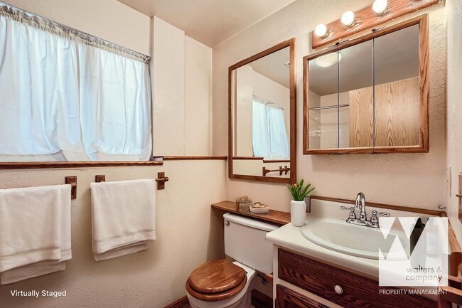 Building Photo - Spacious 2-Bed Townhome with Private Yard & 2-Car Garage in Aurora