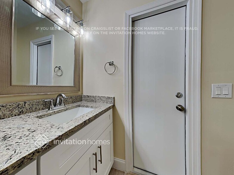 Building Photo - 13598 Jonquil Pl