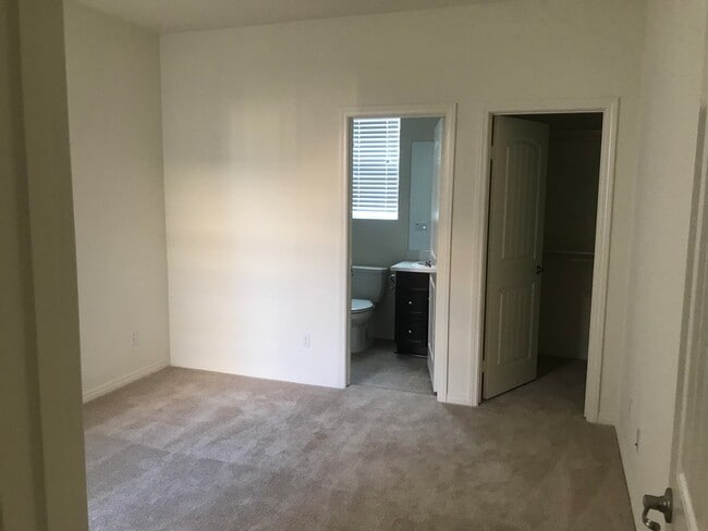 Building Photo - Luxury home 4Bedroom 3.5Bathroom in Chino