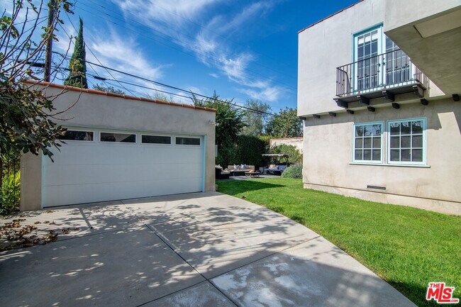 Building Photo - 131 S Martel Ave