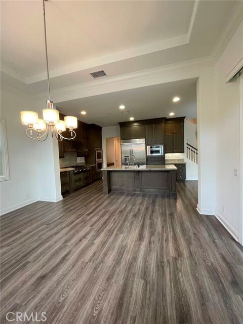 Building Photo - 31 Swift