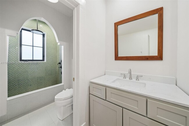 Building Photo - 415 Aledo Ave