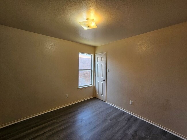 Building Photo - 3407 Toledo Dr