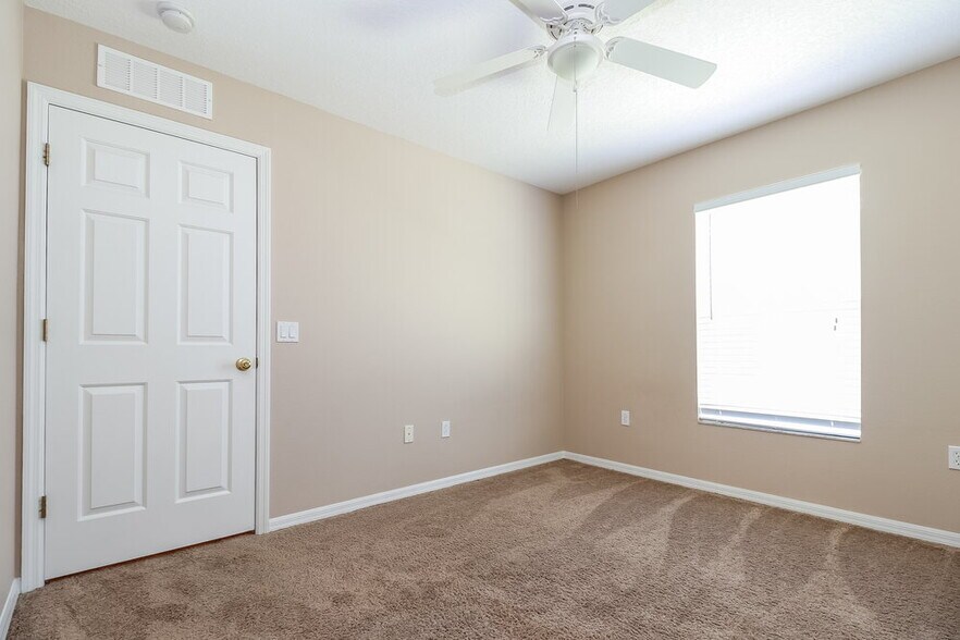 Building Photo - 8101 Pea Tree Ct