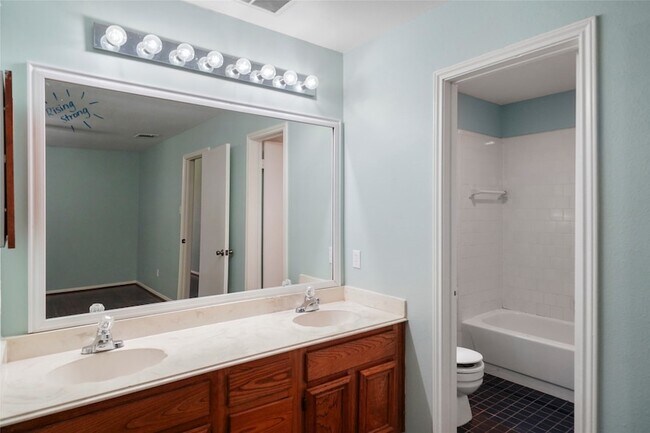 Building Photo - 17206 Park Lodge Dr