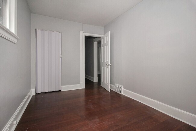 Building Photo - 1909 Treadway Ave