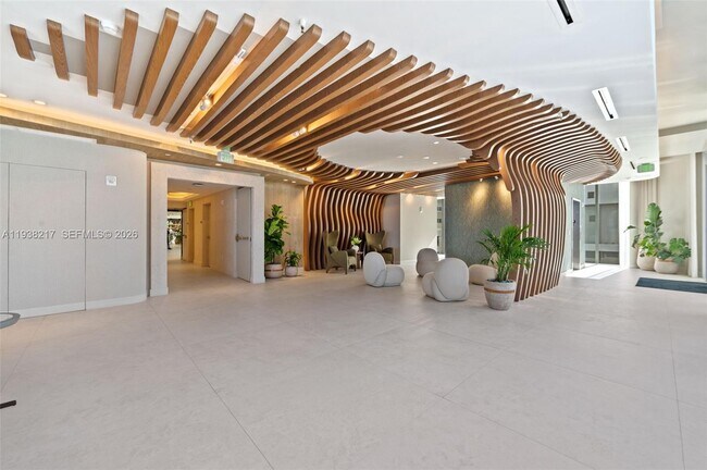 Building Photo - 700 NE 24th St