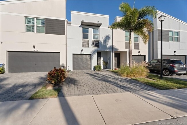 Building Photo - 3931 SE Mentmore Ln