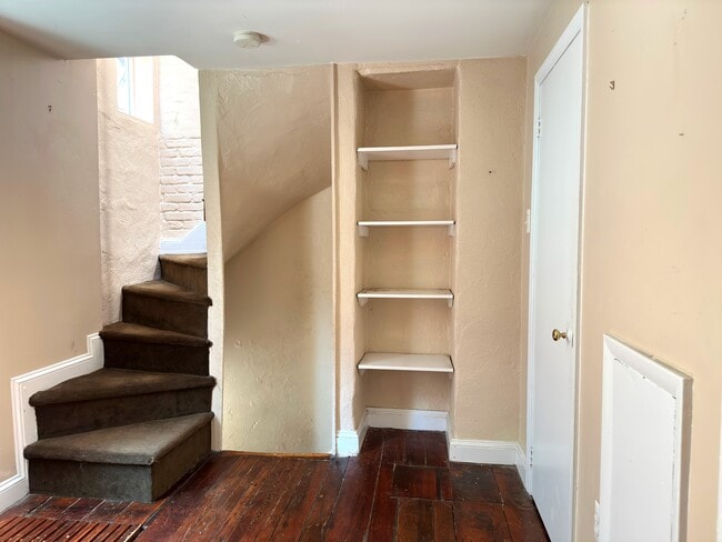 Building Photo - 623 American#F