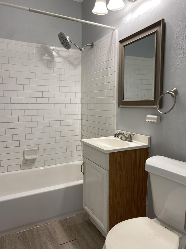 Building Photo - 632 SW 44th St