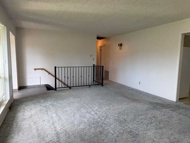 Building Photo - 2636 Hickory Dr
