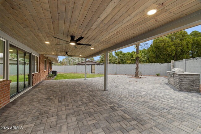 Building Photo - 1216 W Rovey Ave