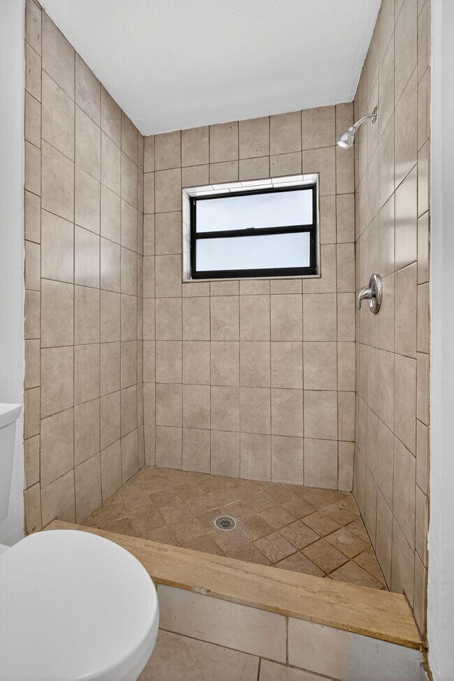 Building Photo - 1580 Montauk Dr