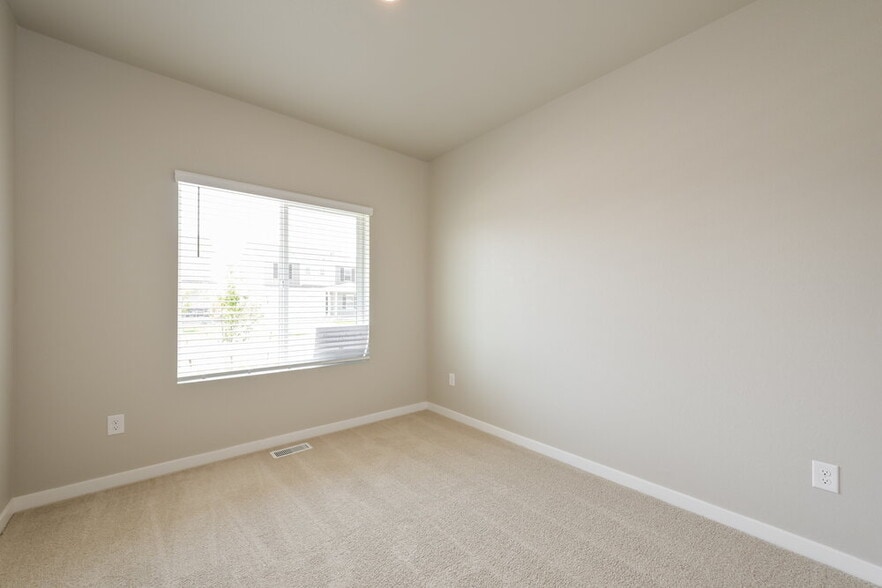 Building Photo - 2231 Christina St