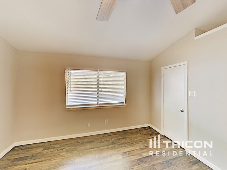 Building Photo - 1423 Ardmore Dr