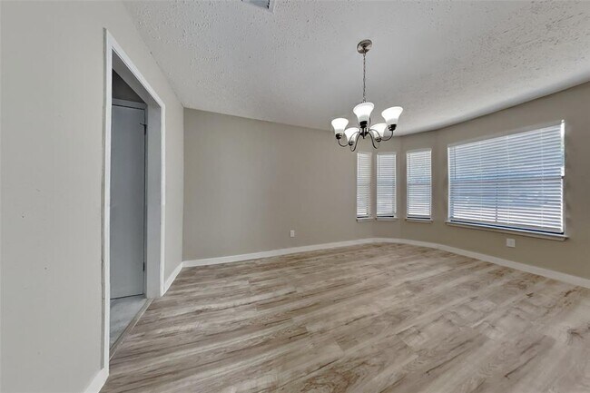 Building Photo - 10207 Horseshoe Bend Dr