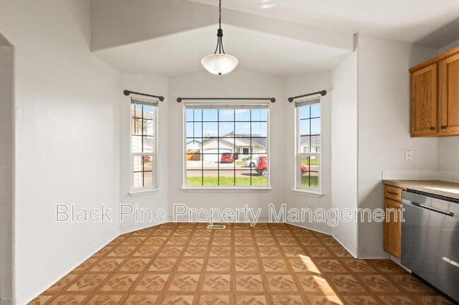 Building Photo - 43 S Newberry Way