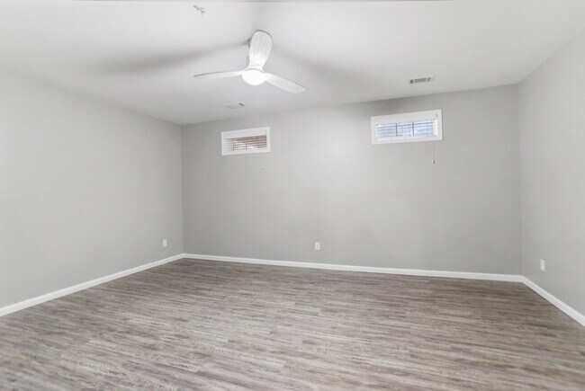 Building Photo - 1814 Dunrobin Dr SE