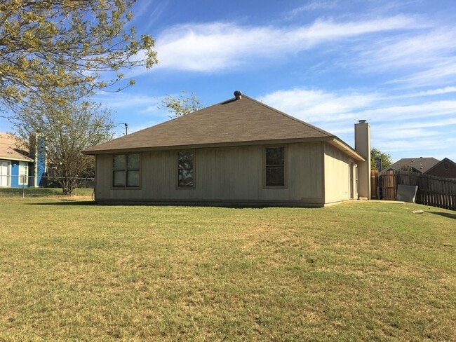 Building Photo - 2303 Purser Dr