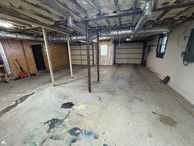 Building Photo - 6808 River Ridge Dr