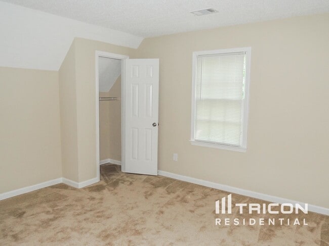 Building Photo - 111 Ladora Dr