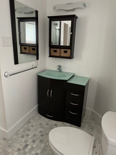 Building Photo - 217 Vine St