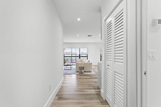Building Photo - 11311 Pond View Dr