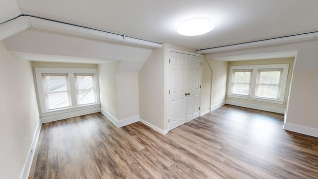 Building Photo - 131 E Northwood Ave