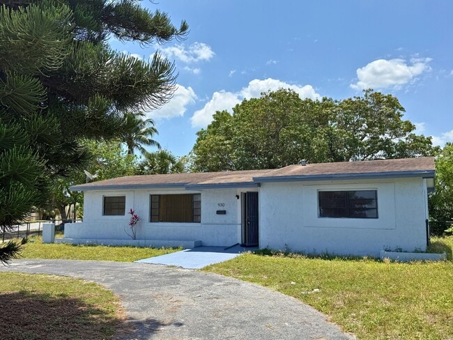 Building Photo - 930 NW 176th Terrace