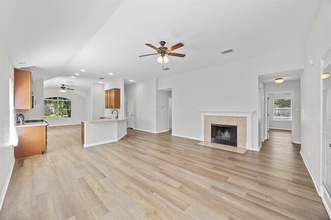 Building Photo - 806 Broken Trace Ct