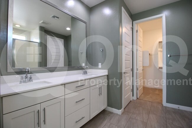 Building Photo - 2207 E Citadel Dr