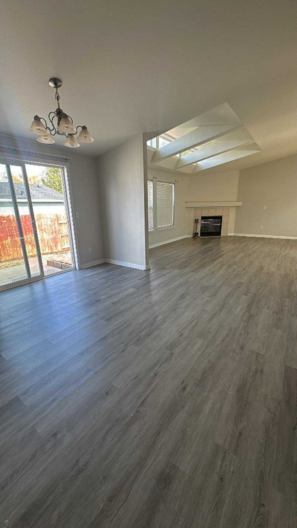 Building Photo - Cute home in gated community! 3/2