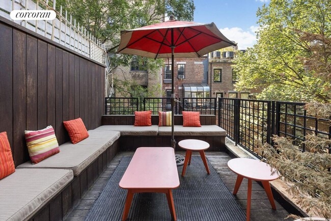 Building Photo - 22 W 70th St