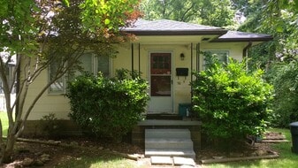 Building Photo - 703 S Chapman St