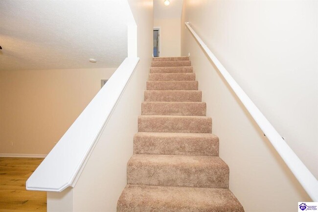 Building Photo - 130 Skyline Dr