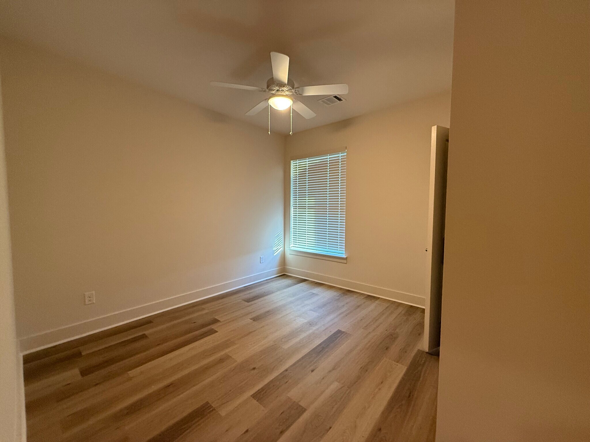 Building Photo - 104 Kirkland St