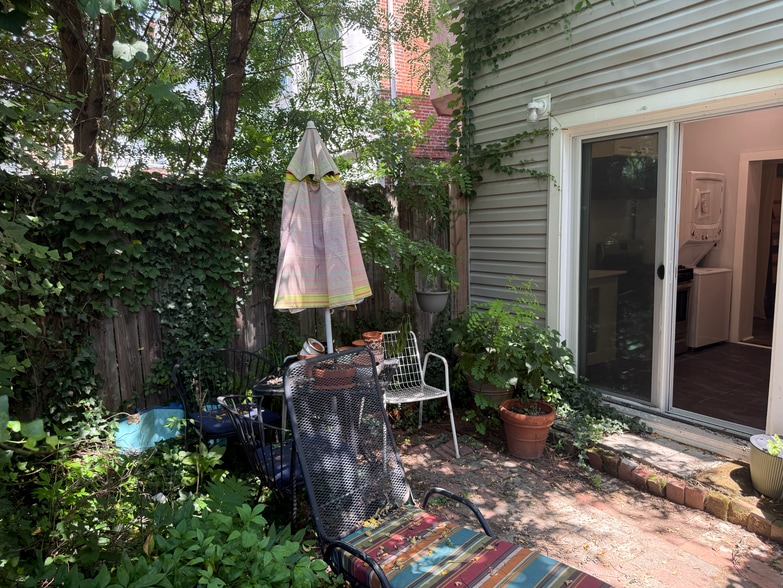 Building Photo - 828 Corinthian Ave