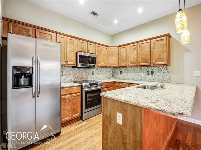 Building Photo - 54 Medallion Park