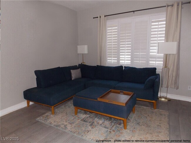 Building Photo - 9909 Calabasas Ave