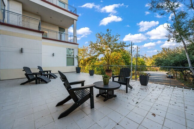 Building Photo - 102 Quitman St