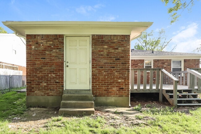 Building Photo - 819 Flicker Rd