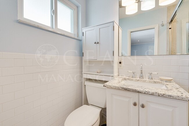 Building Photo - Riverfront Two Bedroom Condo