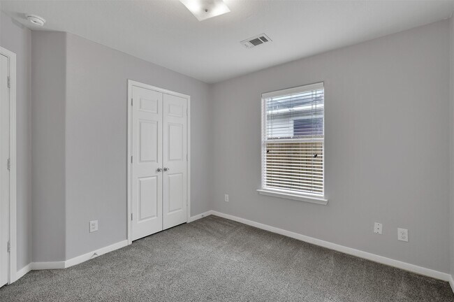Building Photo - 4322 Medina River Loop