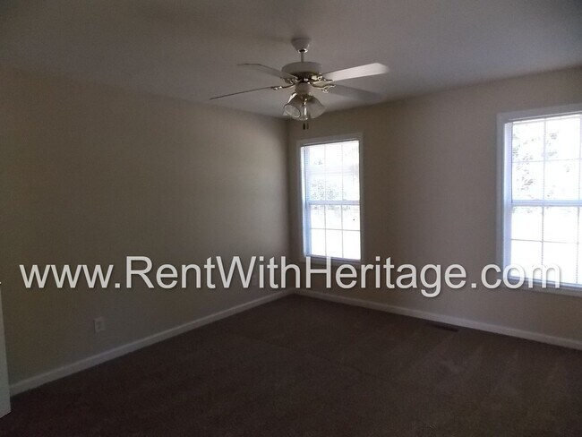 Building Photo - WONDERFUL HOME WITH FULL FINISHED BASEMENT / 5Bd - 3Ba / FENCED YARD