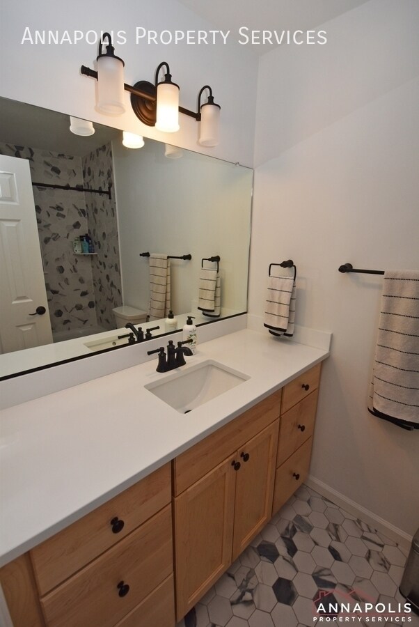 Building Photo - 2500 Symphony Ln