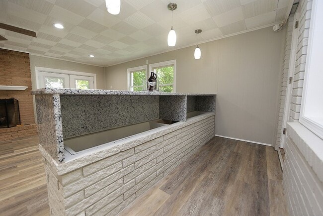 Building Photo - Updated Brick Ranch Home in Vibrant Downtown Location